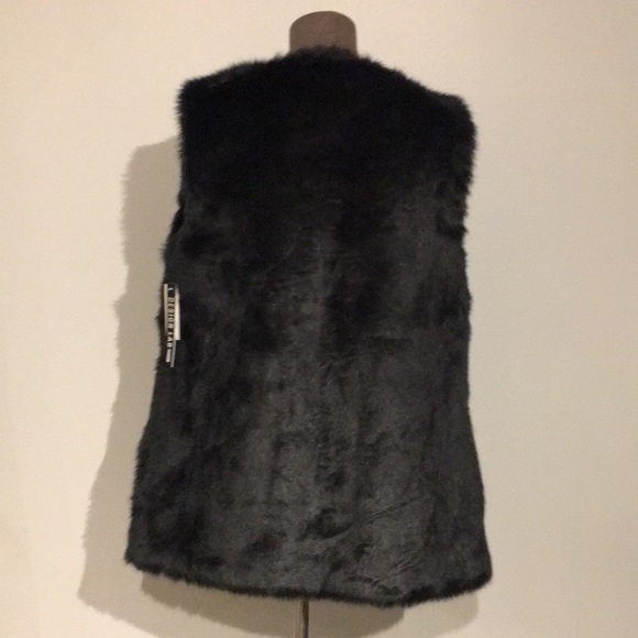 NWT faux fur vest - Picture 2 of 6